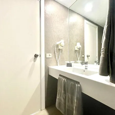 Nice Studio With Wifi, Pool, Near The Beach In Los Cristianos, Tenerife Sur Appartamento *