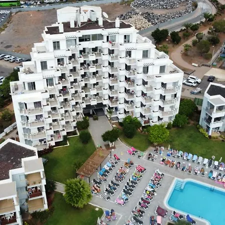 Apartment Nice Studio With Wifi, Pool, Near The Beach In Los Cristianos, Tenerife Sur