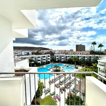 Apartment Nice Studio With Wifi, Pool, Near The Beach In Los Cristianos, Tenerife Sur